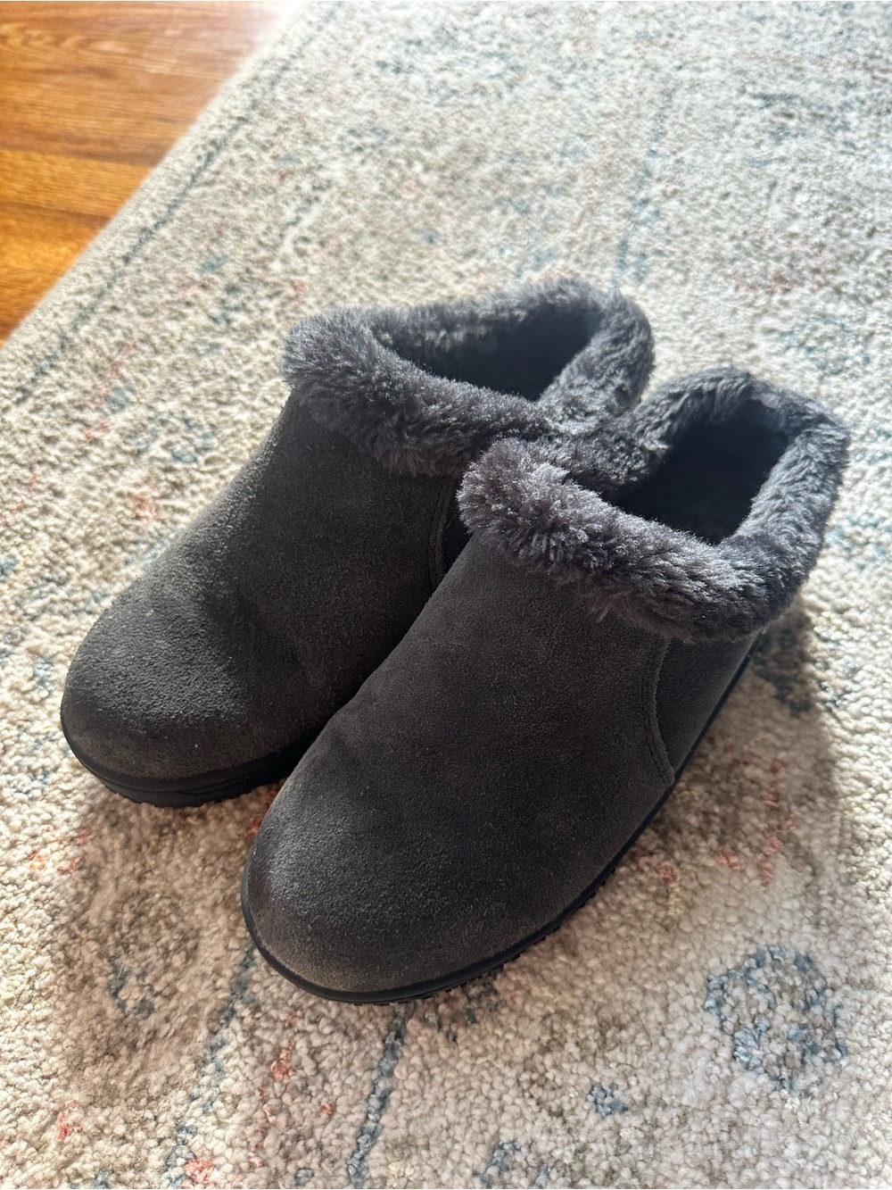 Minnetonka Women's Charcoal Faux-Fur Slip-On Clogs